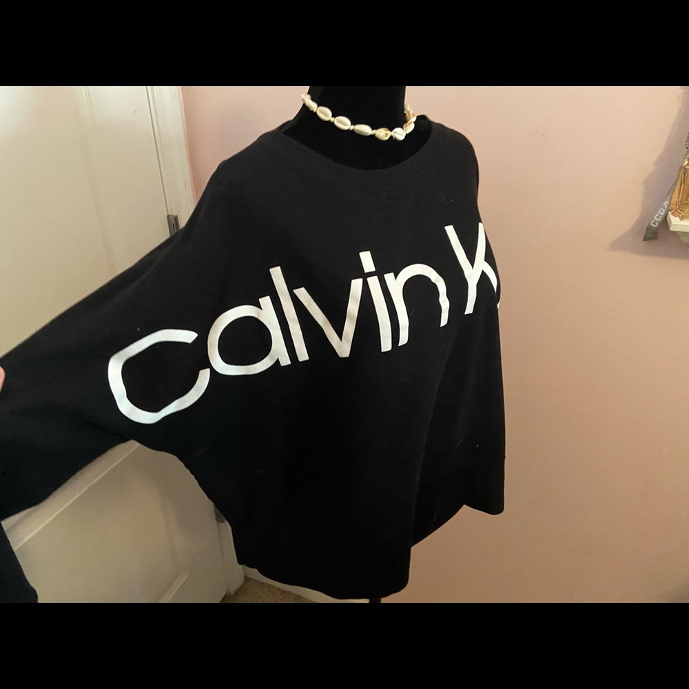 Black and white Calvin Klein pull over